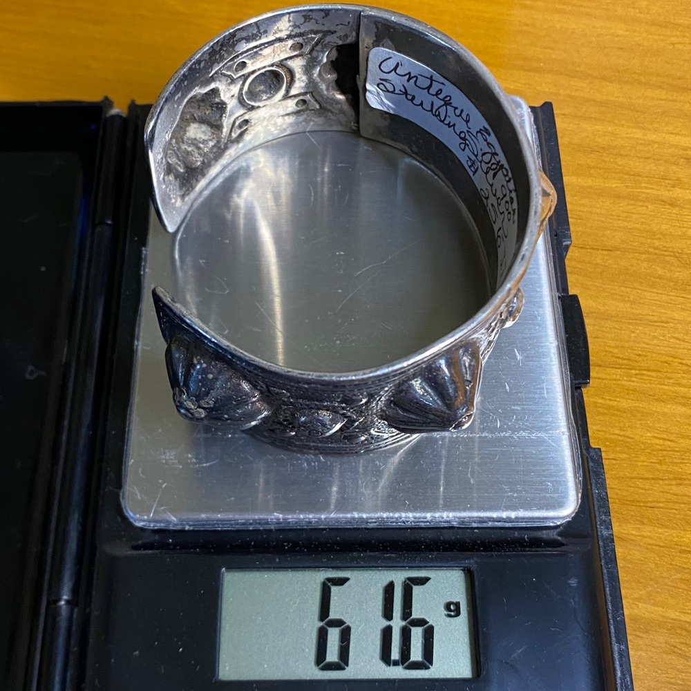 Antique Repousee Silver Bracelet (61.6 grams) - Picture 4 of 14